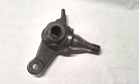 Кулак поворотный TCM FD15T3 (LH) (20A7432511)